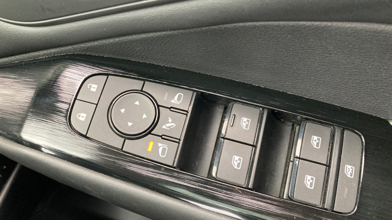 Nissan Qashqai 1.3 DiG-T MH Premiere Edition 5dr Petrol Hatchback